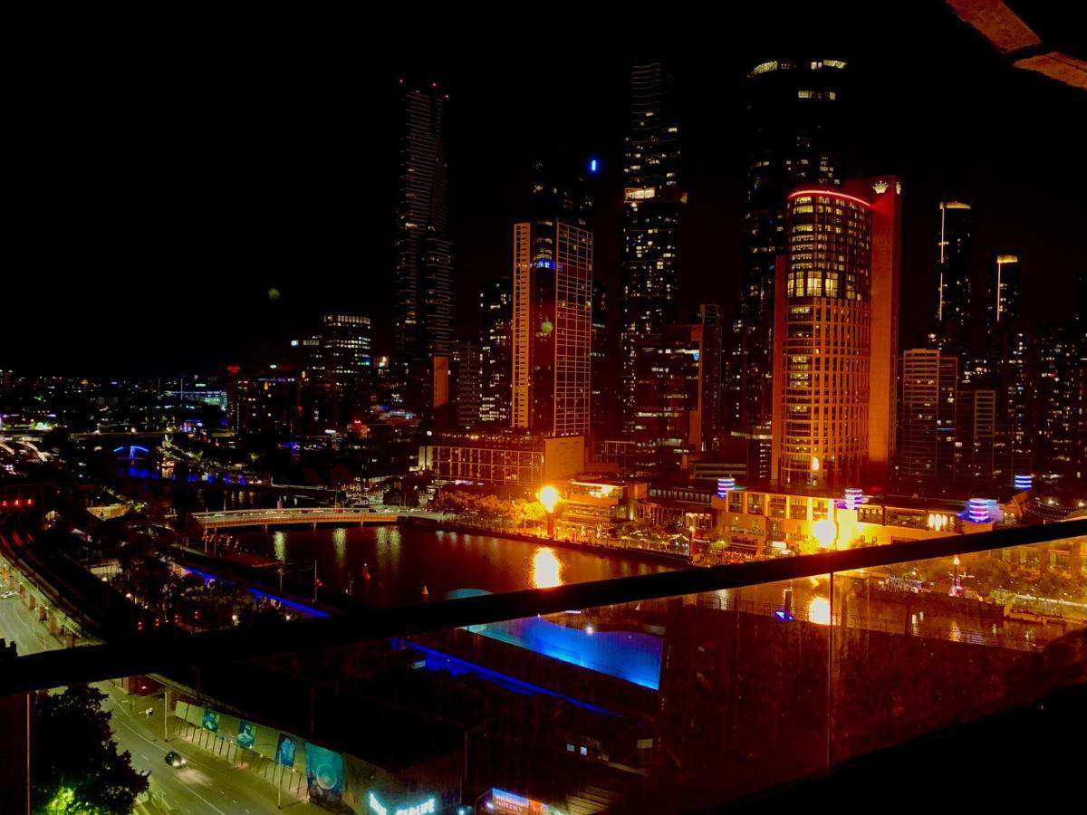 Apartment Aura2107, In Cbd, 2 Bedroom With Balcony, Stunning Yarra River Views