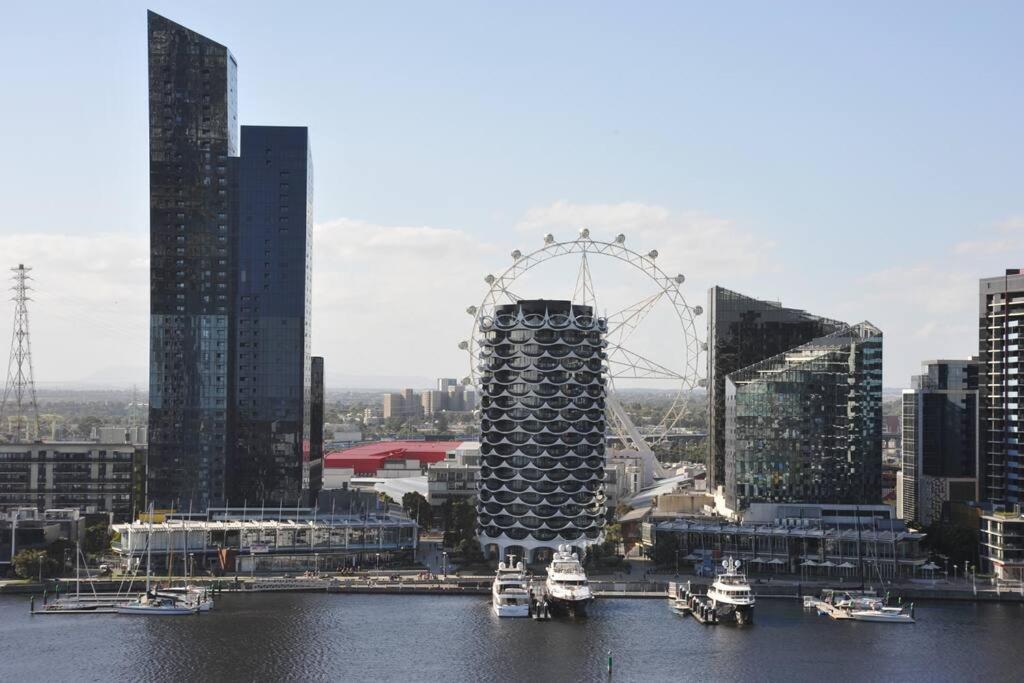 Apartment 888 Collin St With Paramount Lakeview Docklands Car Park Optional Melbourne