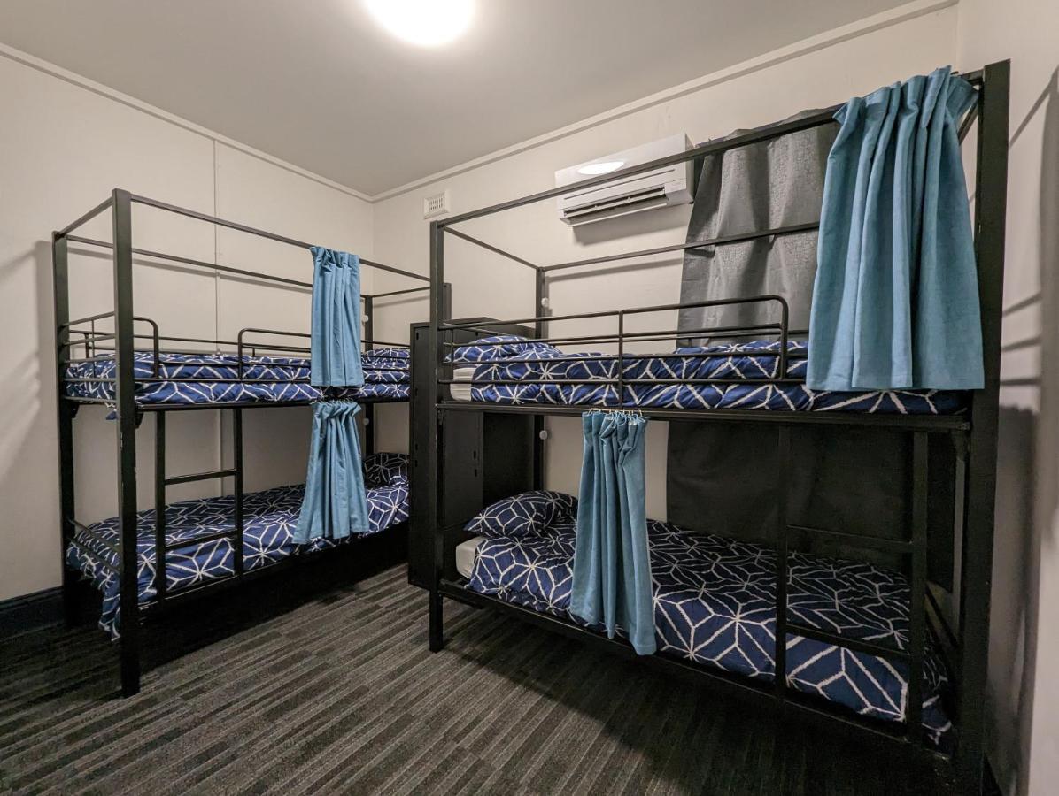 Queen Victoria Hostel *