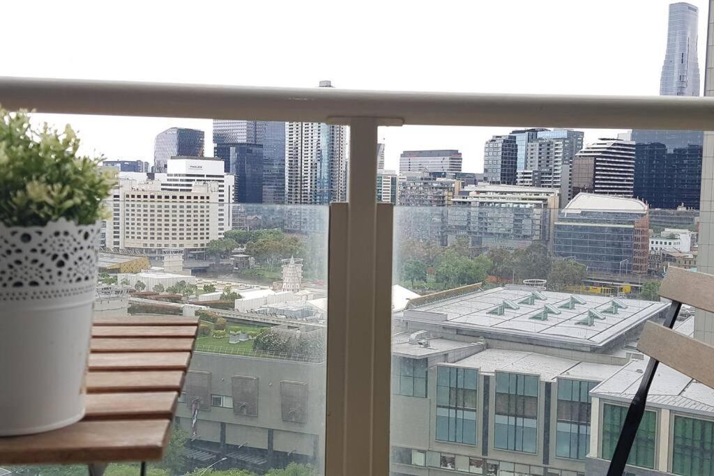 Riverview Spacious 3br2bath2car Wifipoolgym Crown Melbourne