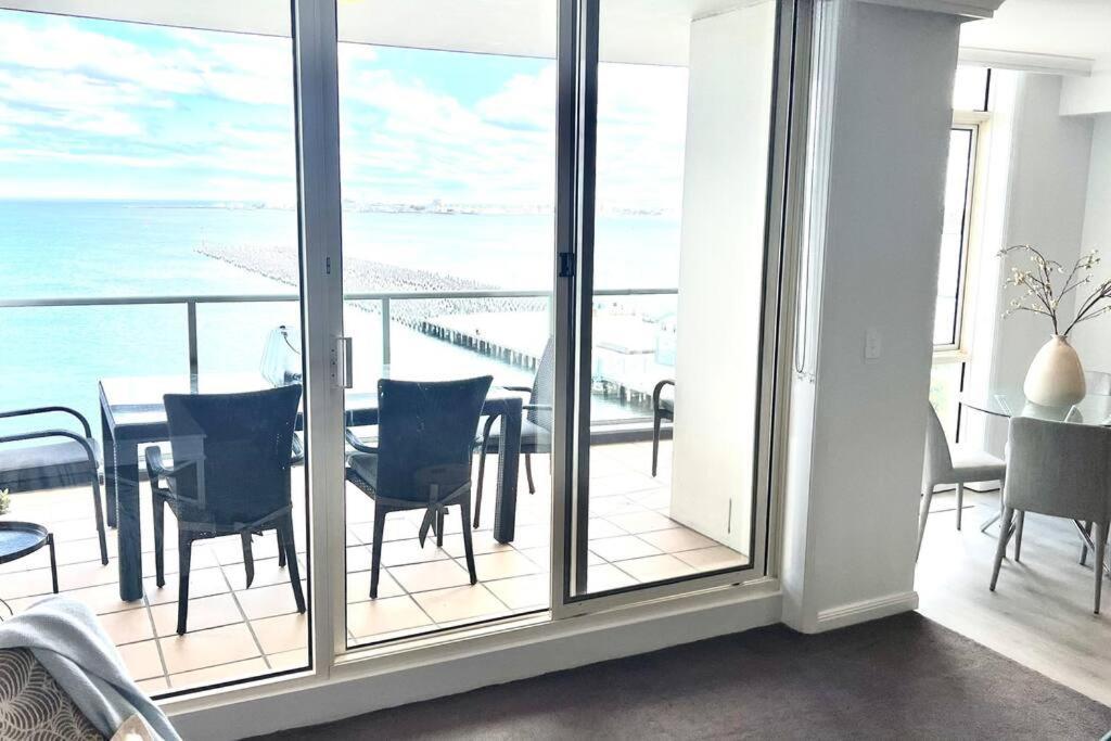Amzing Ocean View Spacious Three Bedrooms Port Apartment *