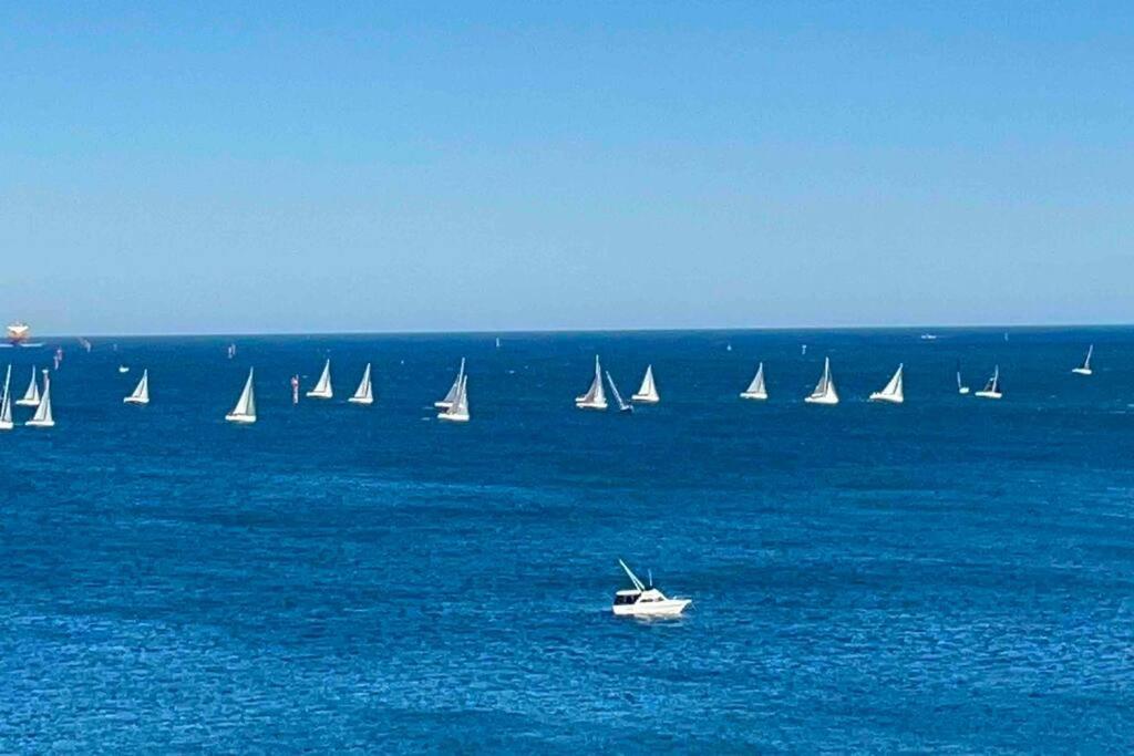 Amzing Ocean View Spacious Three Bedrooms Port Apartment *