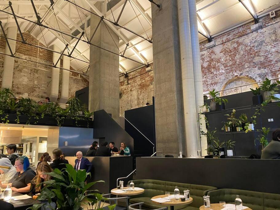 Apartment Beautiful Unit W/ Pool, Gym, Sauna& Free Carpark Melbourne