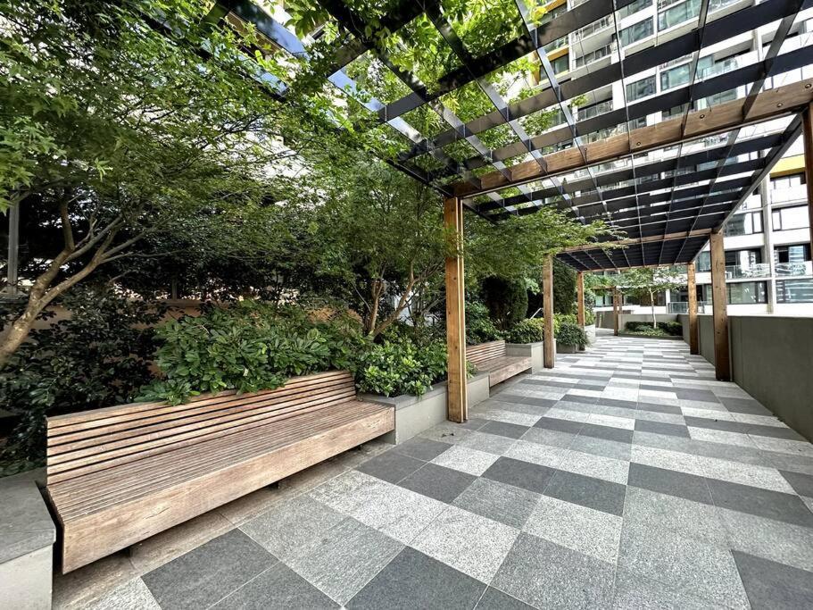 Beautiful Unit W/ Pool, Gym, Sauna& Free Carpark Apartment