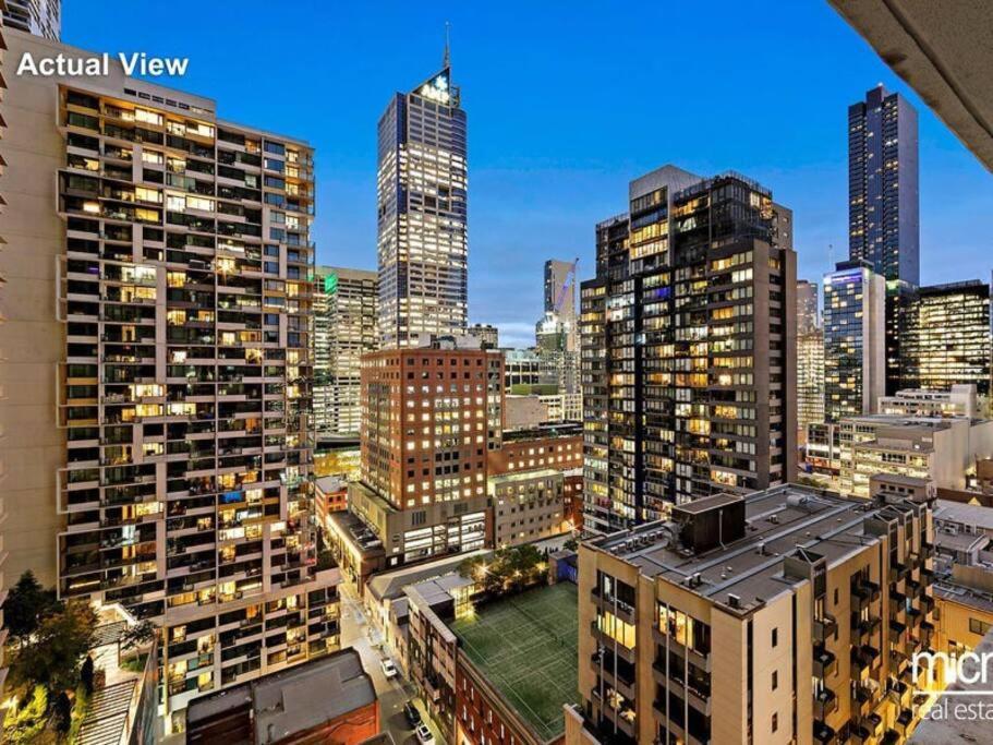 Apartment Beautiful Unit W/ Pool, Gym, Sauna& Free Carpark