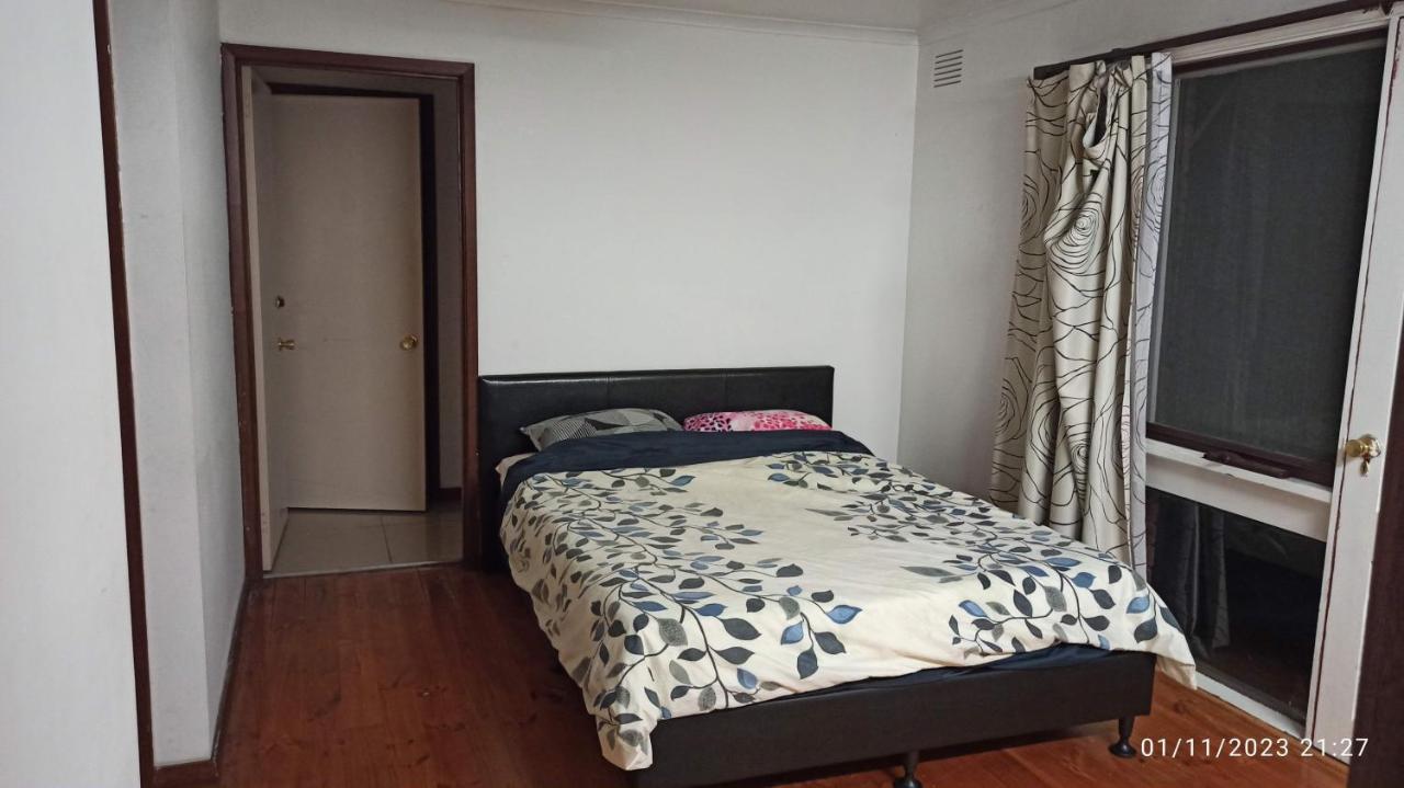 Caulfield Family With Large Space * Melbourne