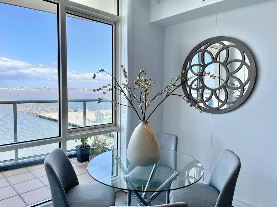 Amzing Ocean View Spacious Three Bedrooms Port Apartment Melbourne