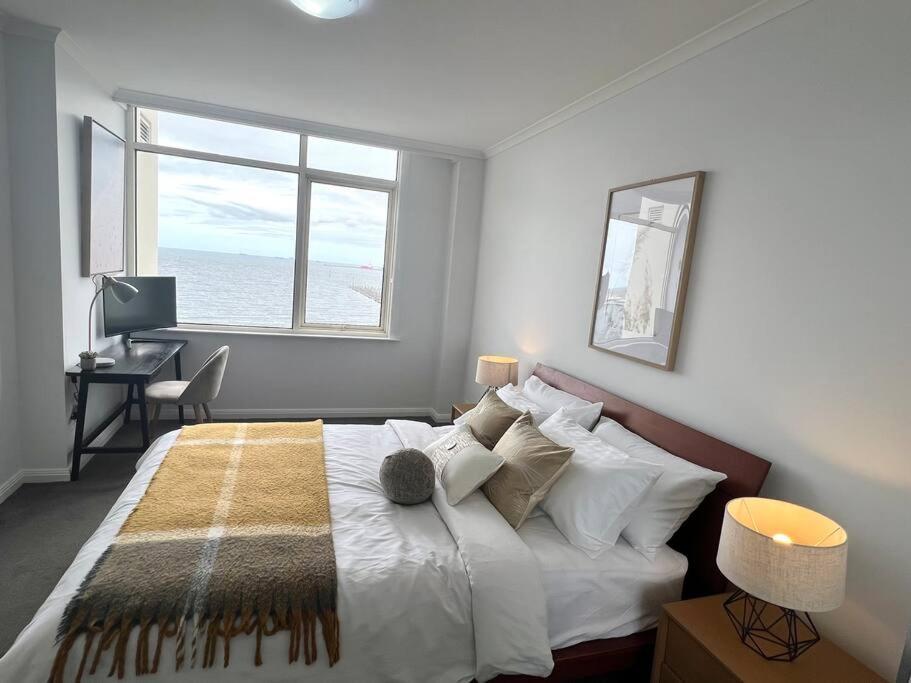 Amzing Ocean View Spacious Three Bedrooms Port Melbourne