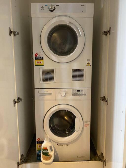 Apartment Beautiful Unit W/ Pool, Gym, Sauna& Free Carpark Melbourne