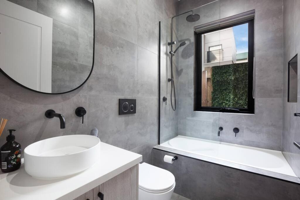 Entire House - The Charmer Apartment *