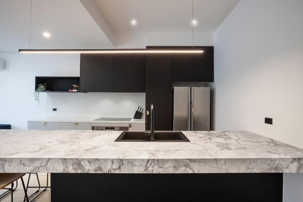 Entire House - The Charmer Apartment *