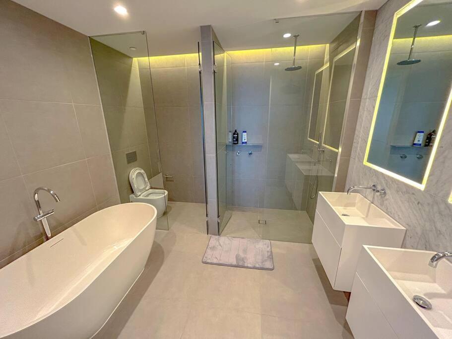 Sub Penthouse 7801 - 3br Apartment *
