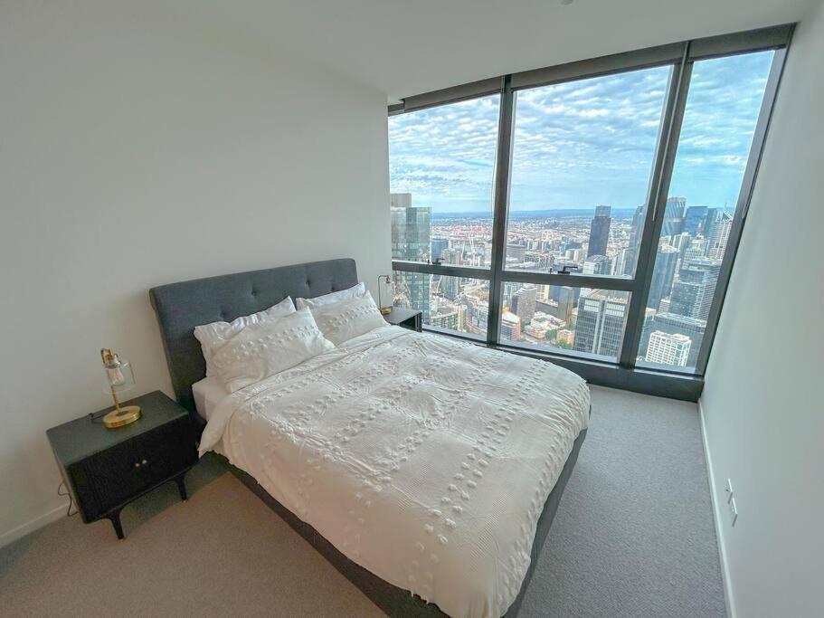 Sub Penthouse 7801 - 3br Melbourne