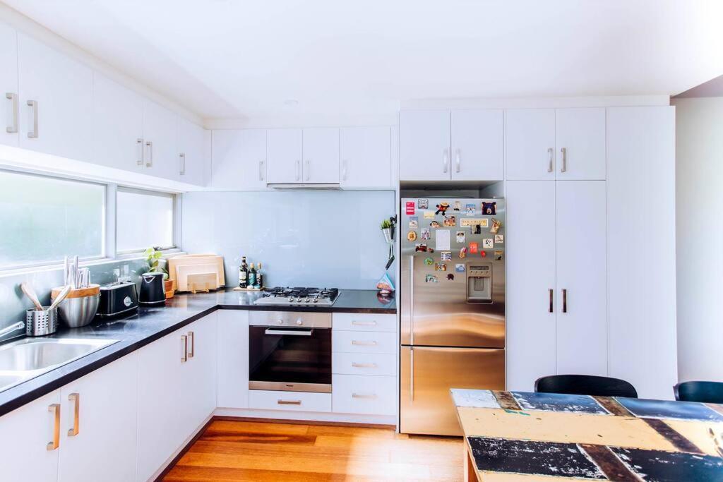 Apartment Townhouse Close To Tennis & Mcg With Free Parking *