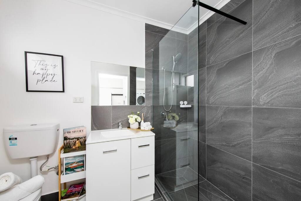 Sun And Park Apartment Melbourne