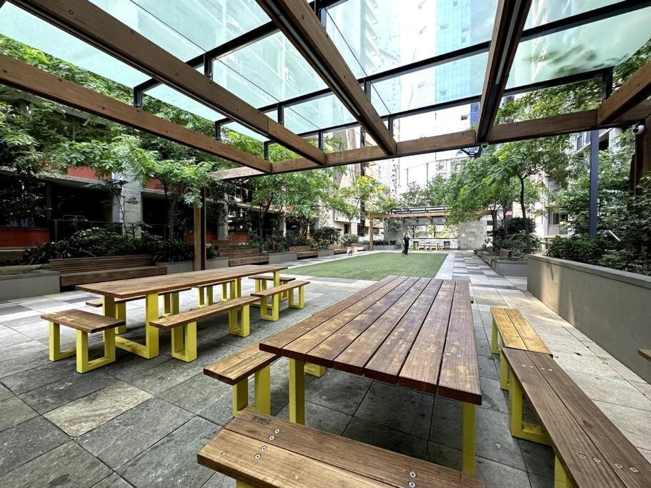 Beautiful Unit W/ Pool, Gym, Sauna& Free Carpark Melbourne