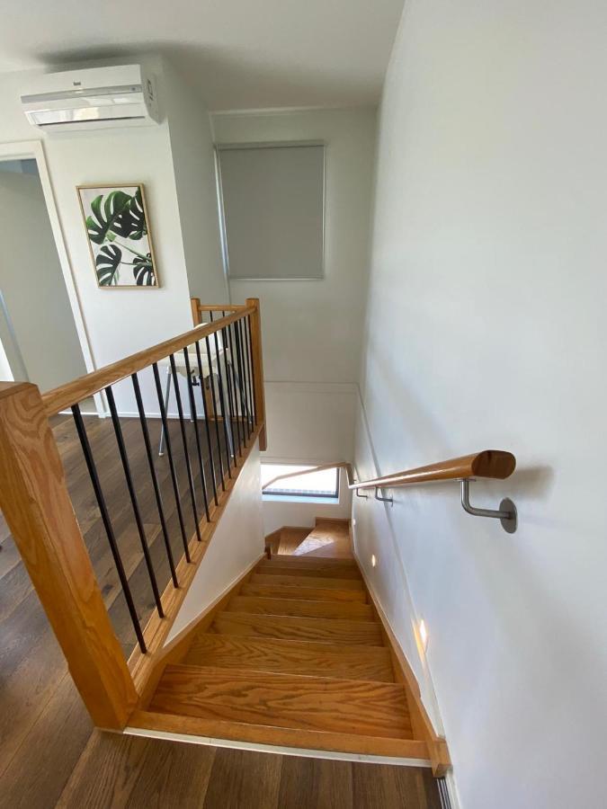 Apartment 2bedroom Tranquil Townhouse Close To & Airport *