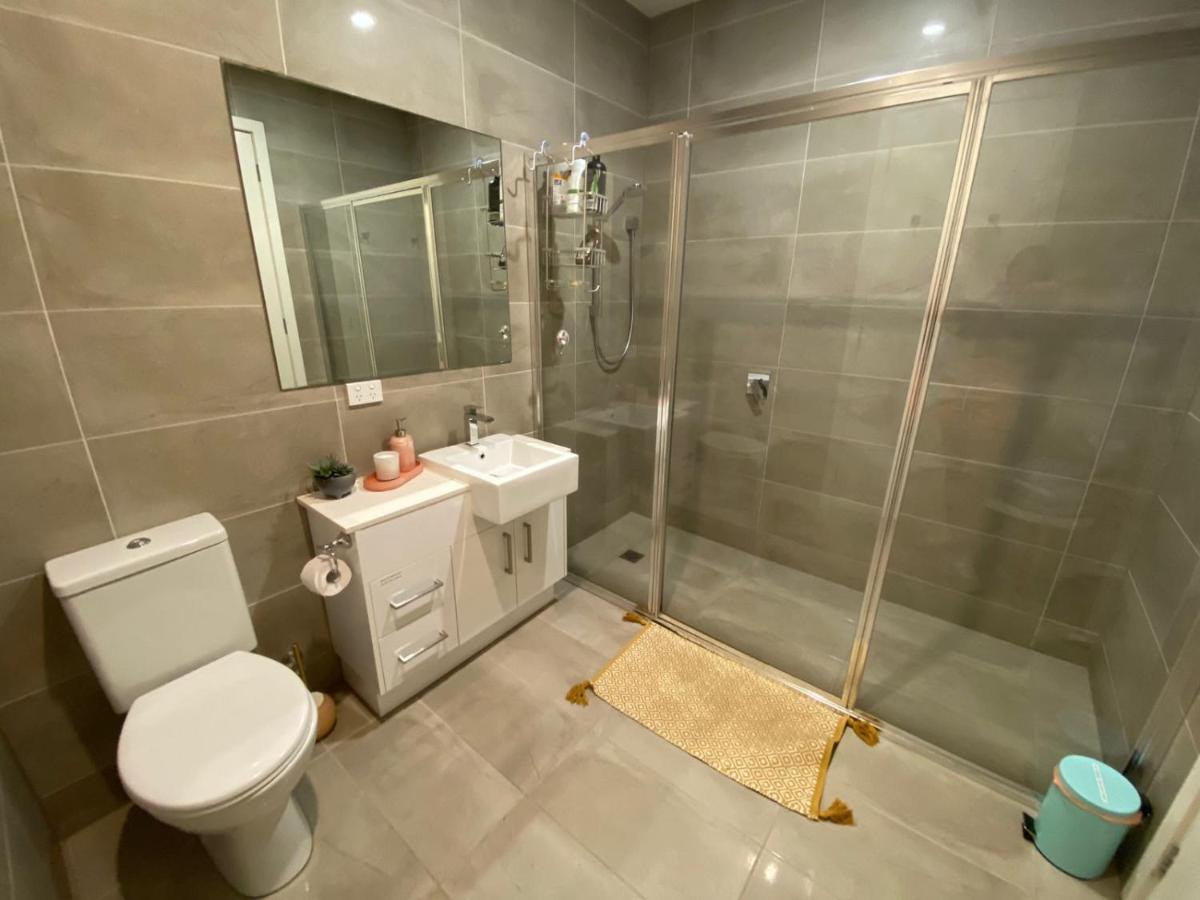 2bedroom Tranquil Townhouse Close To & Airport