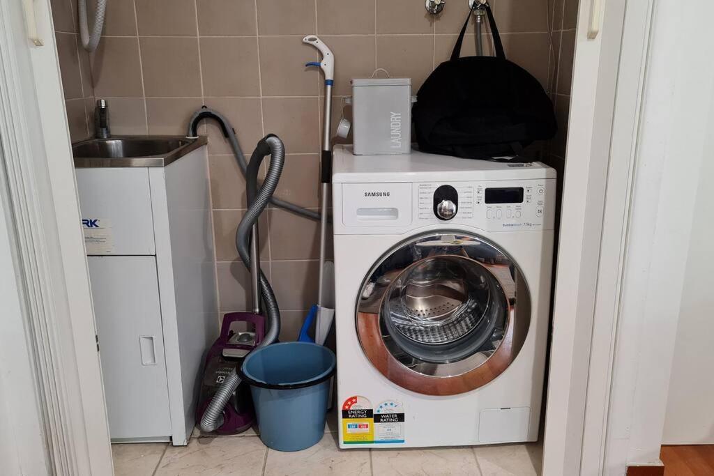 2 Bedroom Close To Melb Airport *