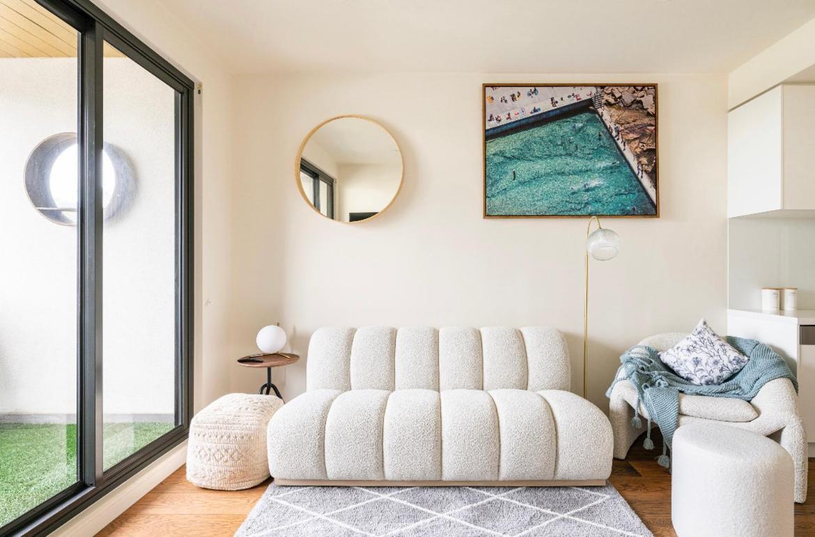 Beachside Flat With Free Parking *