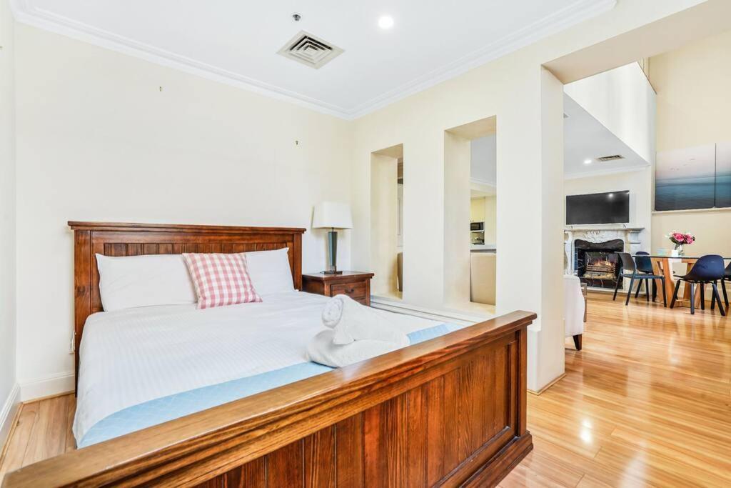 3 Beds *free Carpark Apartment *
