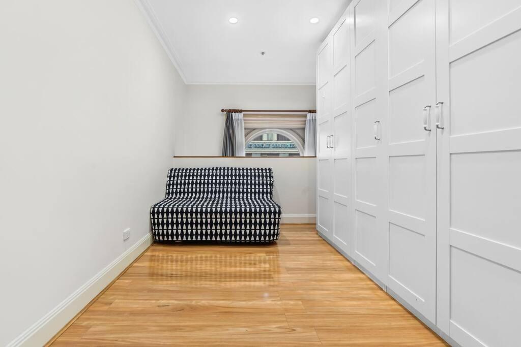 Apartment 3 Beds *free Carpark Melbourne