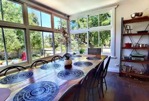 Villa Charming King Beds Period With Amazing Rumpus And Outdoor Chimnea In Inner East