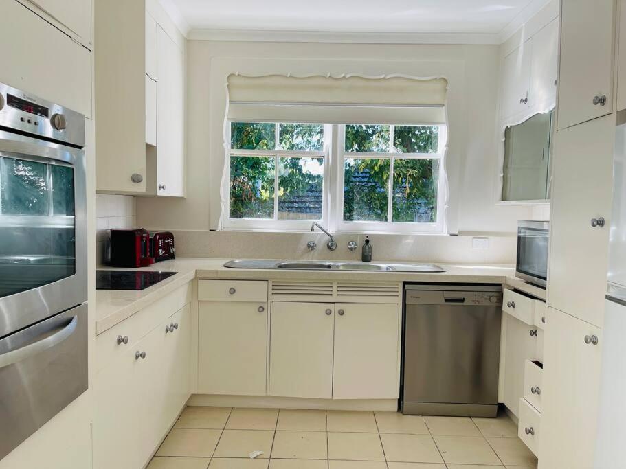 Royal Executive Living Toorak Whitehouse Corporate Estate Villa Melbourne