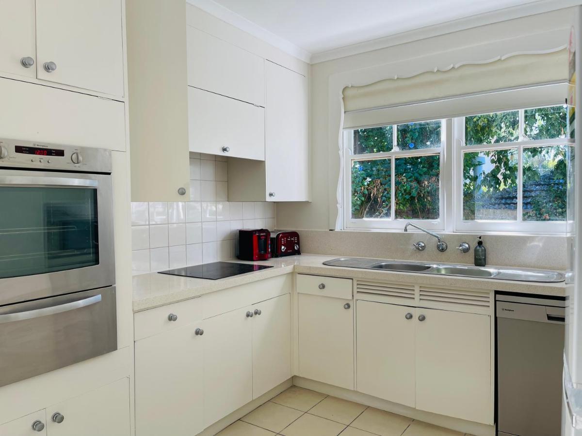 Royal Executive Living Toorak Whitehouse Corporate Estate Villa Melbourne