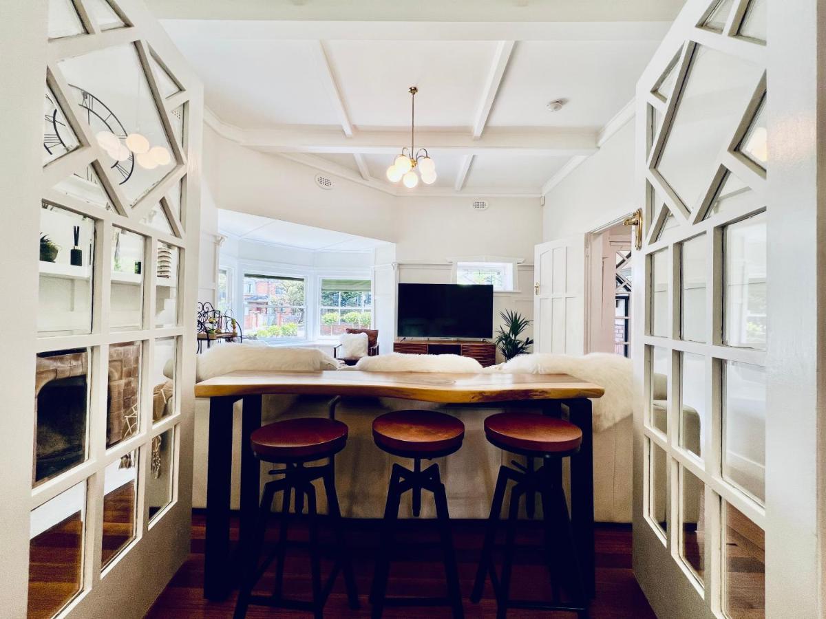 Charming King Beds Period With Amazing Rumpus And Outdoor Chimnea In Inner East * Melbourne