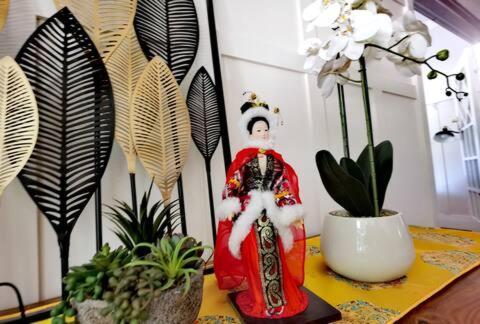 Villa Charming King Beds Period With Amazing Rumpus And Outdoor Chimnea In Inner East *