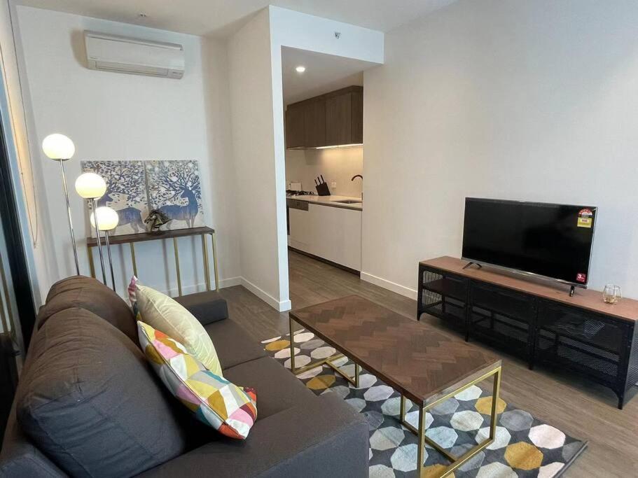 Lovely 1-bedroom In Cbd#1001 *