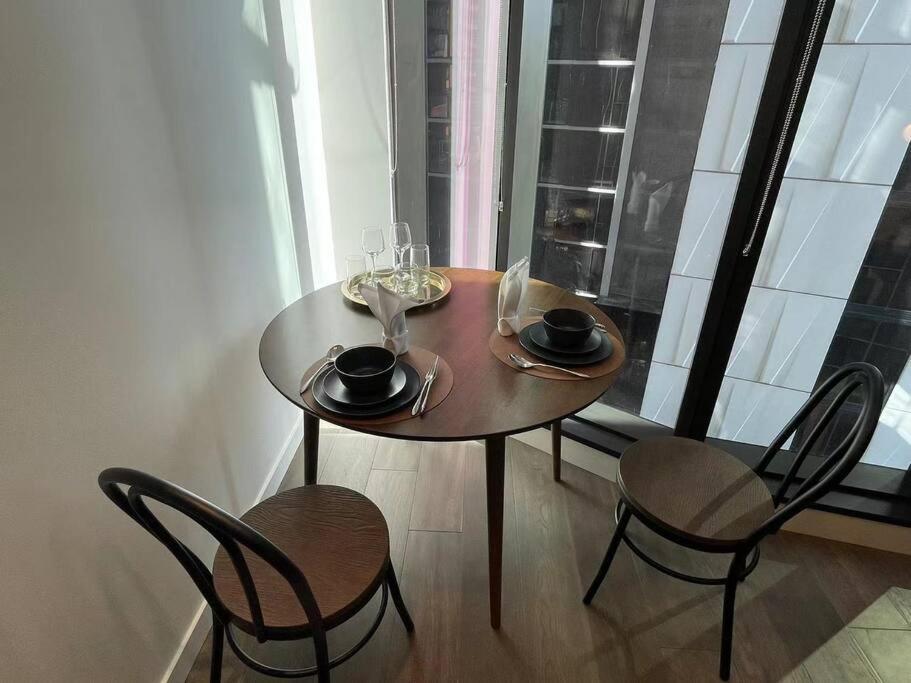 Lovely 1-bedroom In Cbd#1001 *