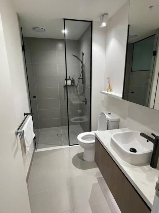 Lovely 1-bedroom In Cbd#1001 *