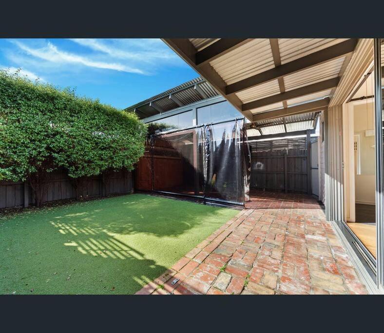 Entire Contemporary In Ascot Vale Holiday home Melbourne