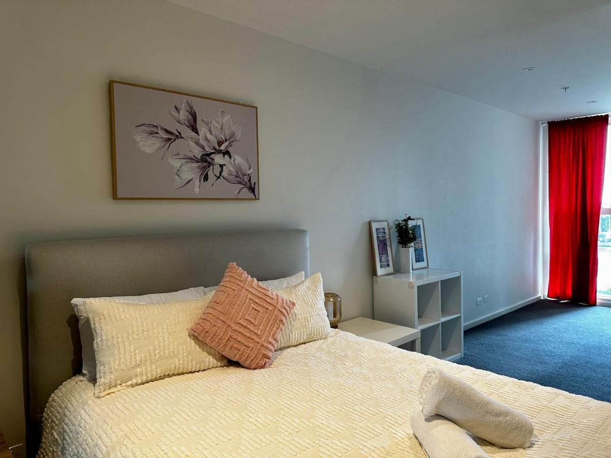Apartment 888 Collin St With Paramount Lakeview Docklands Car Park Optional Melbourne