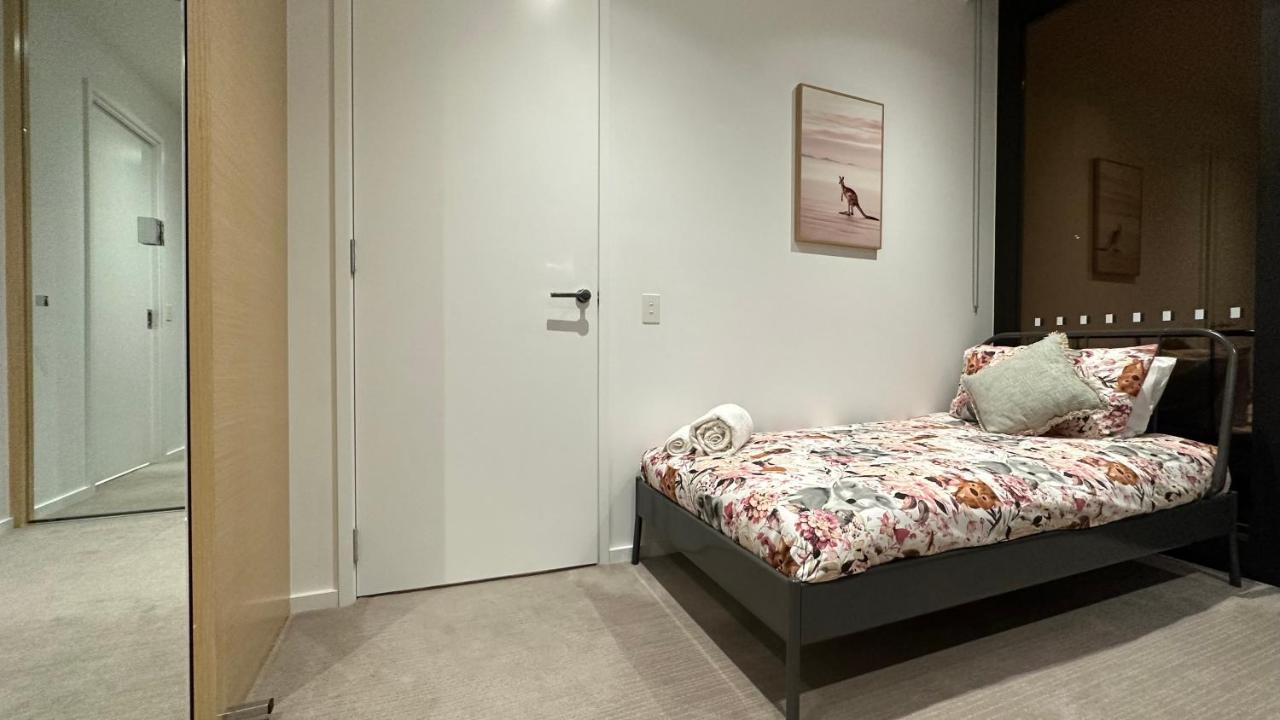 Prima Tower Face To Crown By Goodlive Apartment *