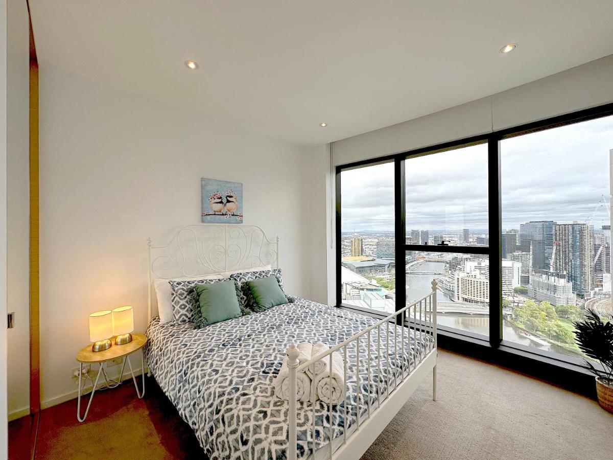 Prima Tower Face To Crown By Goodlive Apartment *