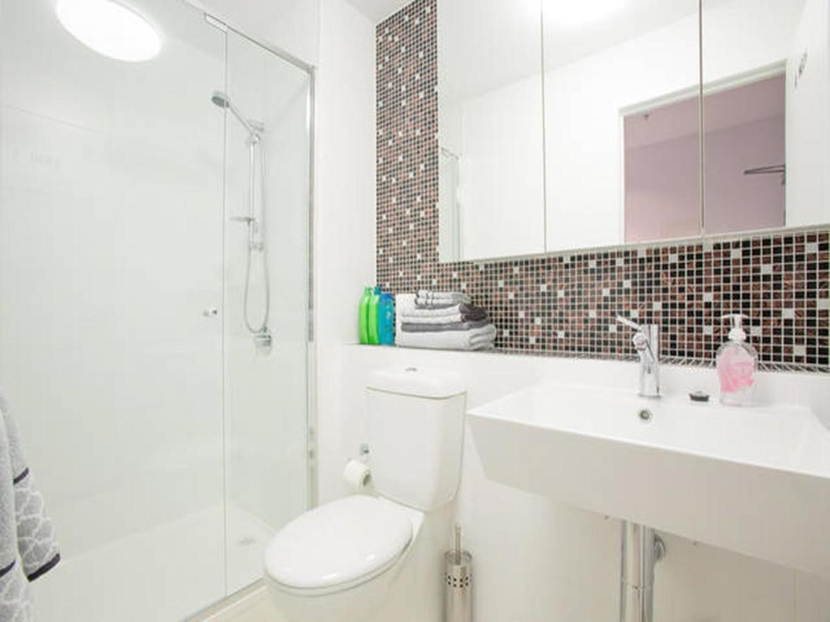 ◈melbourne Cbd 2br 2bth Indoor Pool & Balcony◈ Apartment *