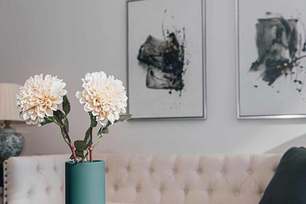 Chic Urban Oasis Apartment *