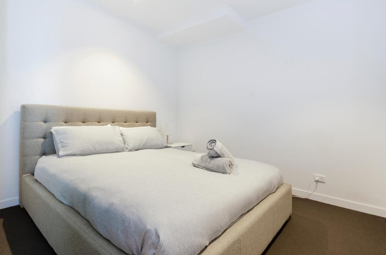 2br Cbd Pad, Views, Free Parking, Pool, Gym *