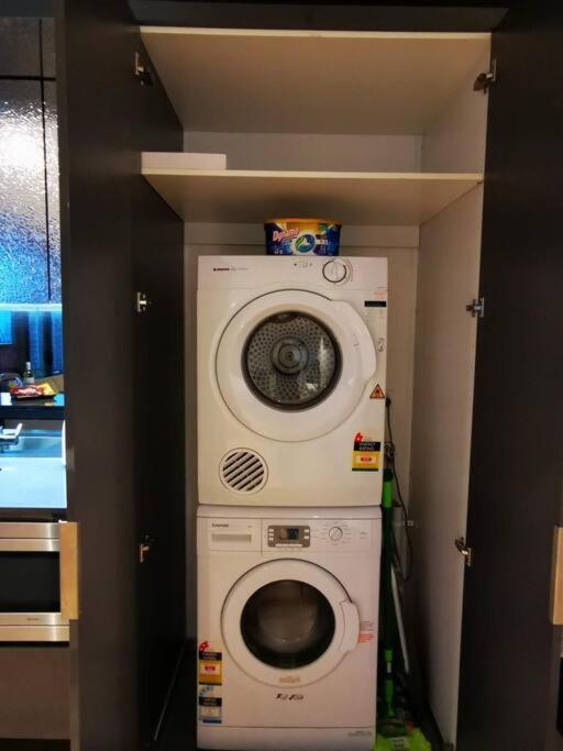 3bedroom 2bathroom Free Parking Rose Lane Melbourne
