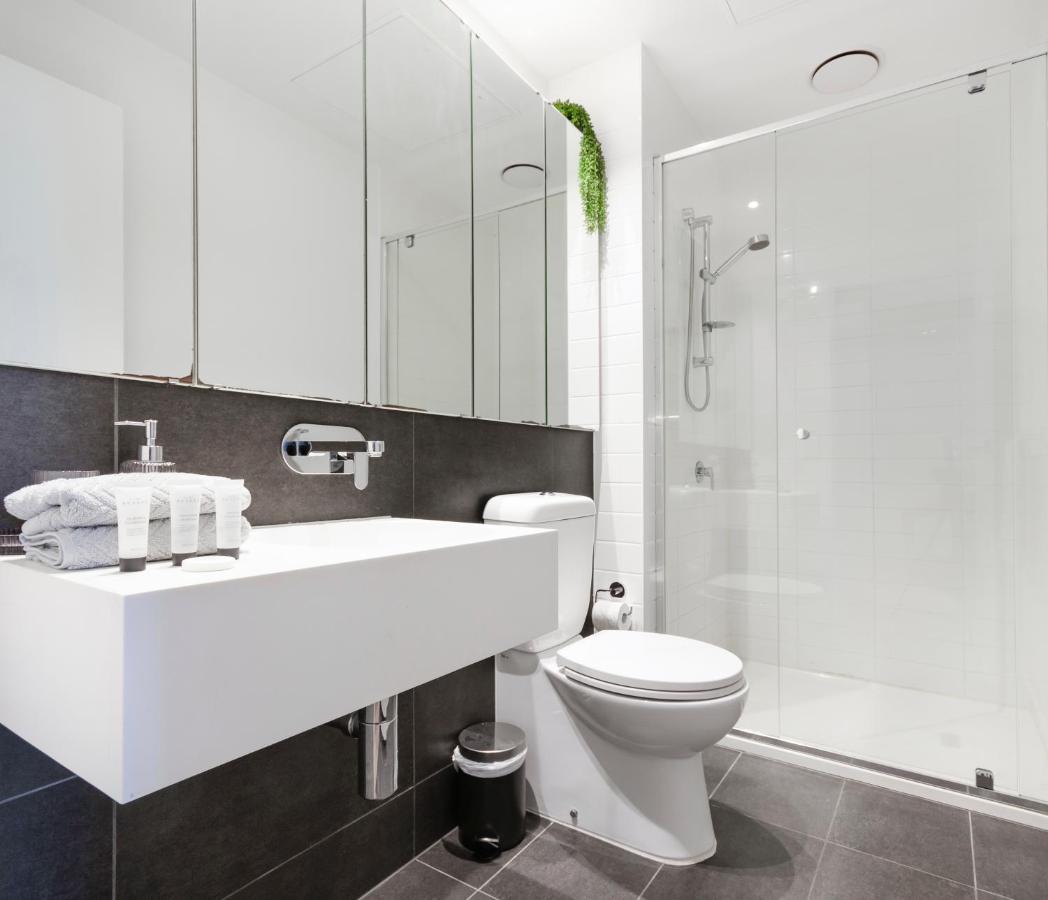 2br Cbd Pad, Views, Free Parking, Pool, Gym Apartment