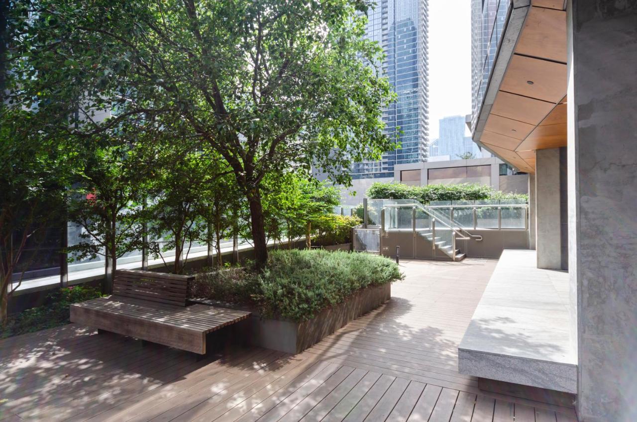 2br Cbd Pad, Views, Free Parking, Pool, Gym