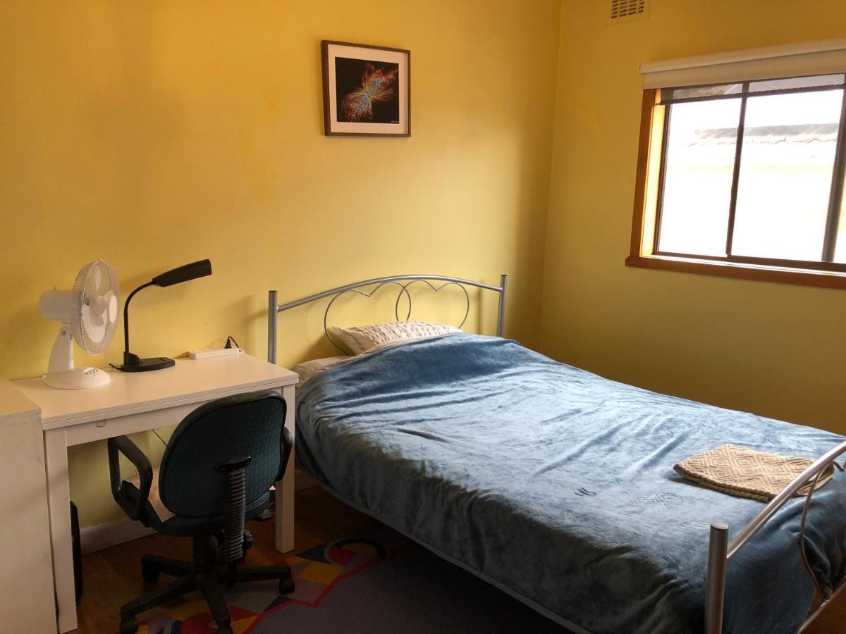 Homestay A Single Near The Railway Station *