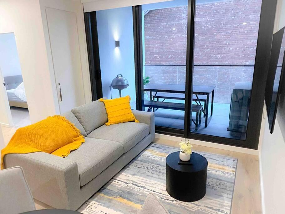 Apartment Moonee Ponds Living On Young - 205 Melbourne