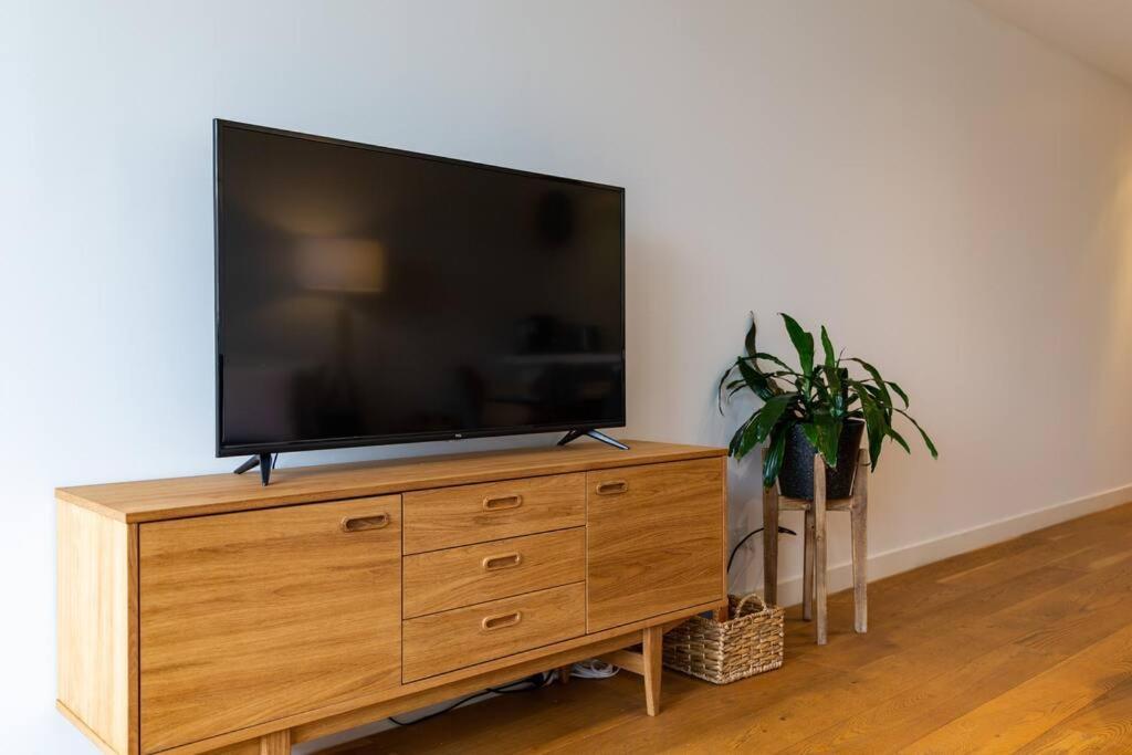 Port - A At The Bay Apartment