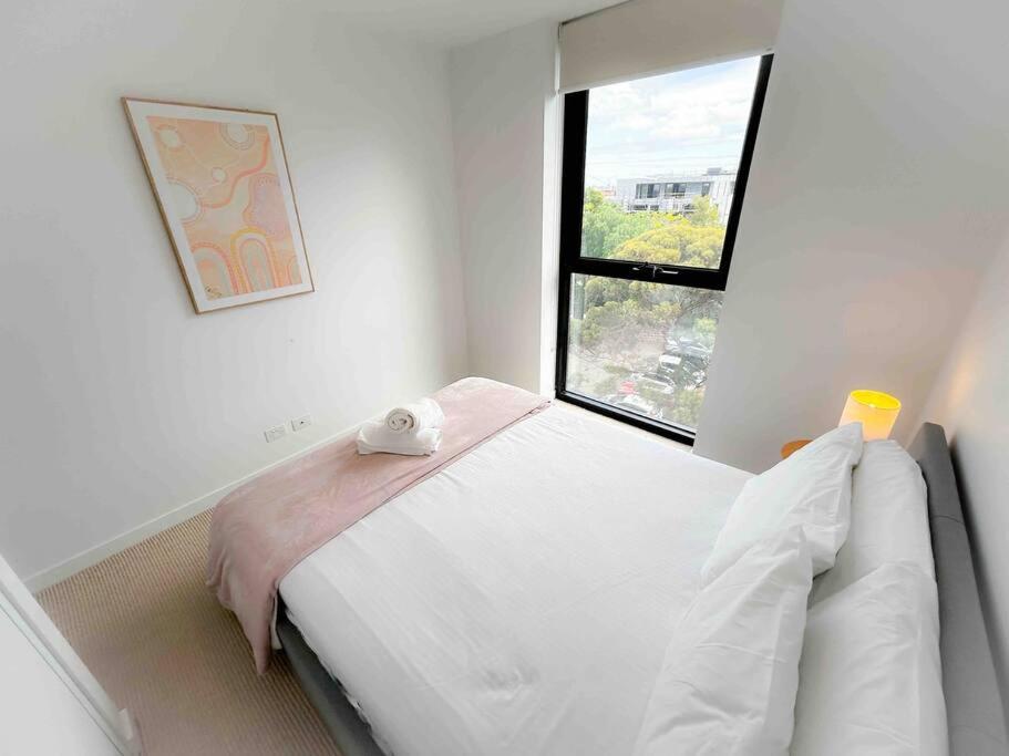 Moonee Ponds Stylish - 415 *