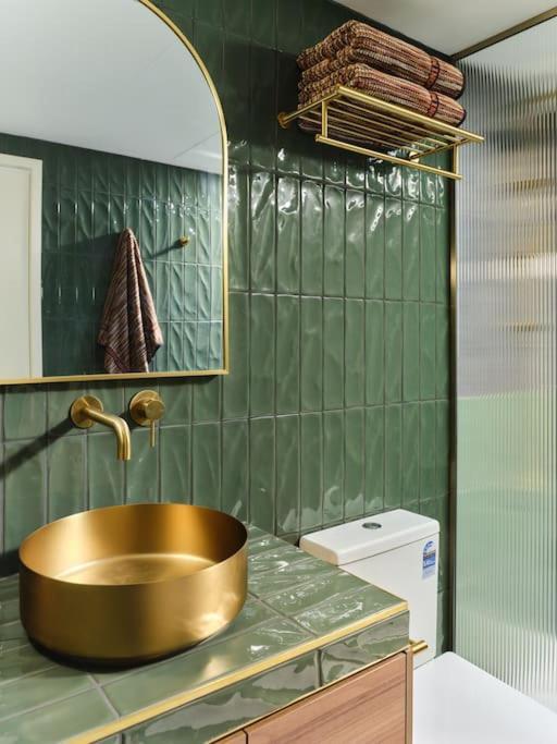 Luxury 1 Bed For 5 Nights Apartment