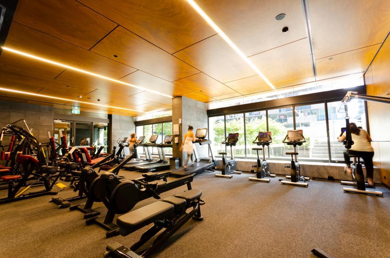 Apartment 2br Cbd Pad, Views, Free Parking, Pool, Gym Melbourne